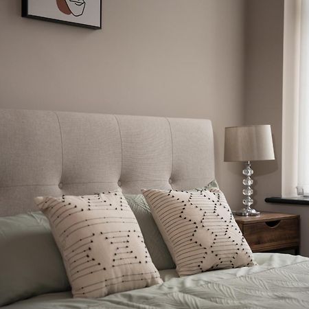 Gibson Manor Apartments Wallasey Bilik gambar