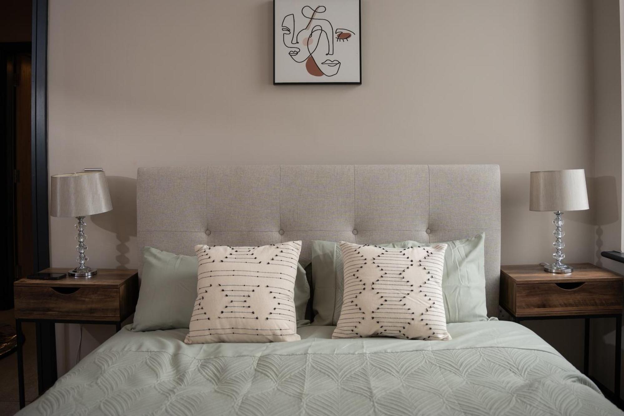 Gibson Manor Apartments Wallasey Bilik gambar